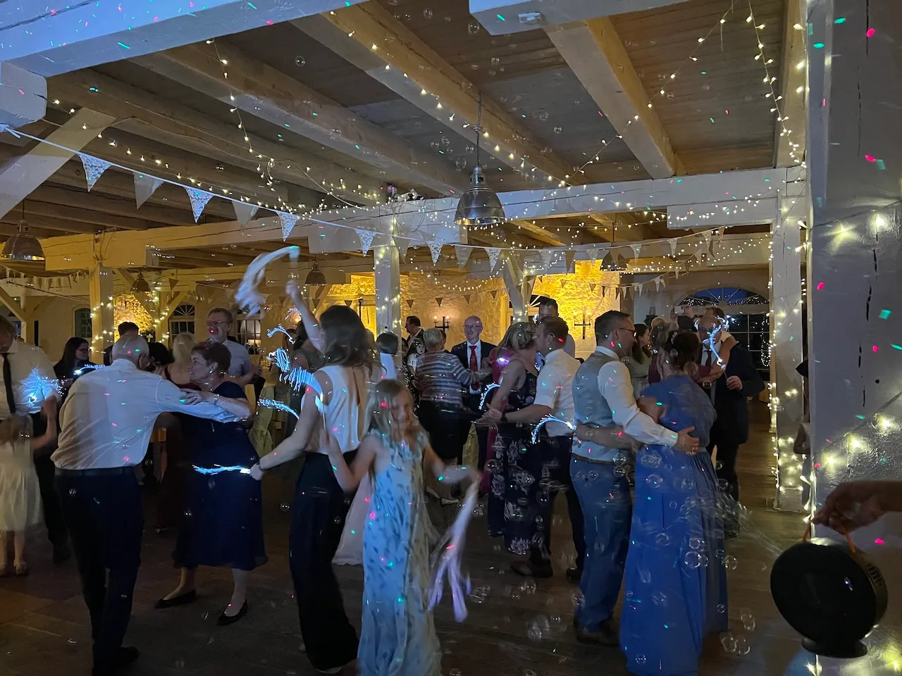 dj, dj hamburg, dj hochzeit, dj lübeck, dj kiel, dj schleswig holstein, dj heidekreis, dj event, dj lüneburg, dj firmenfeier, dj weihnachtsfeier, dj geburtstag, discjockey buchen, dj hochzeit hamburg, musik hochzeit,DJ Marco Schmidt - Tanzende Menschen auf der Tanzfläche