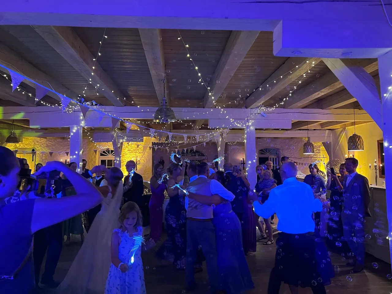 DJ Marco Schmidt - Tanzende Menschen auf der Tanzfläche