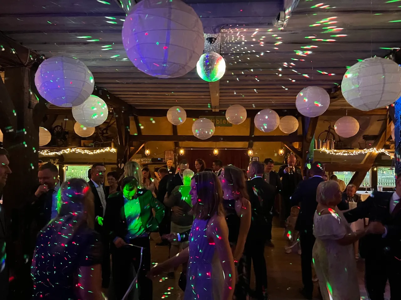 dj, dj hamburg, dj hochzeit, dj lübeck, dj kiel, dj schleswig holstein, dj heidekreis, dj event, dj lüneburg, dj firmenfeier, dj weihnachtsfeier, dj geburtstag, discjockey buchen, dj hochzeit hamburg, musik hochzeit,