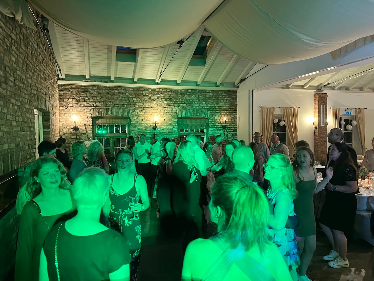 dj, dj hamburg, dj hochzeit, dj lübeck, dj kiel, dj schleswig holstein, dj heidekreis, dj event, dj lüneburg, dj firmenfeier, dj weihnachtsfeier, dj geburtstag, discjockey buchen, dj hochzeit hamburg, musik hochzeit,